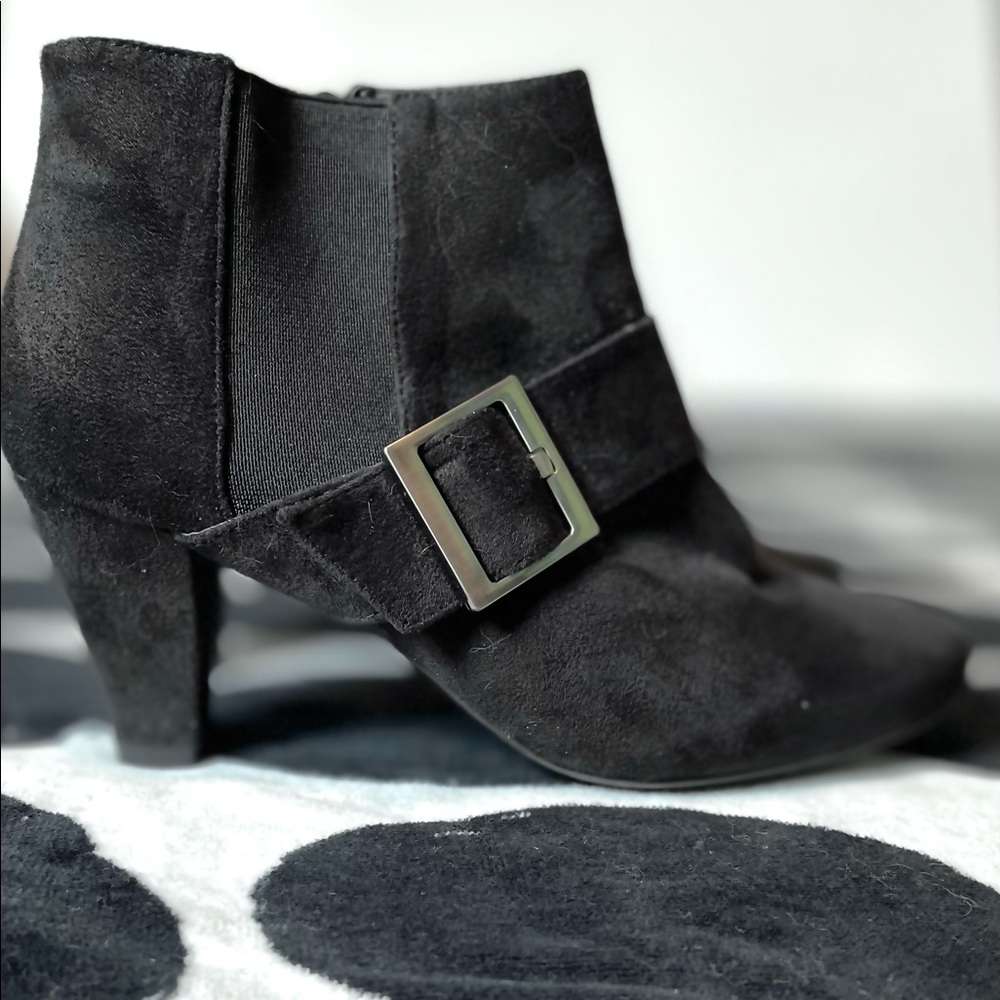 Buckle boots in black faux suede size 8 1/2 Wide
